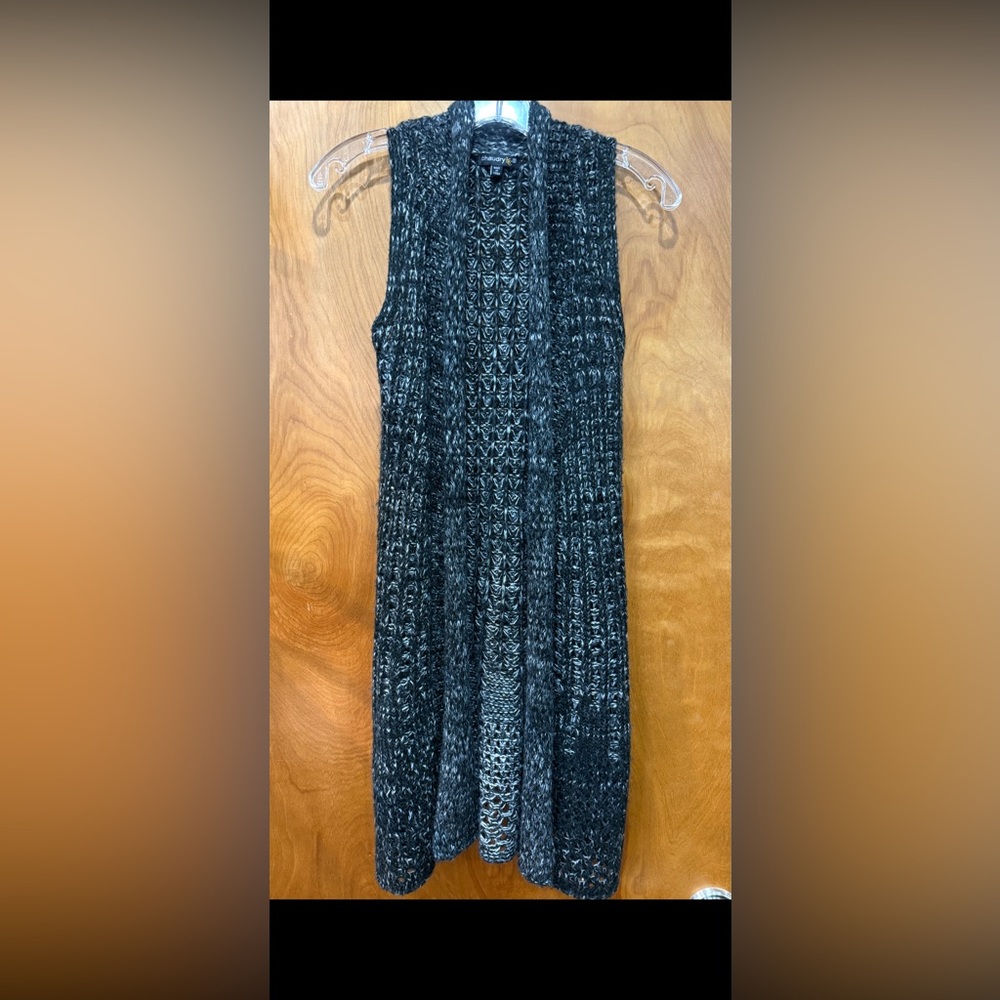 Chaudry kc • small Black and Gray Knit Sleeveless Cardigan